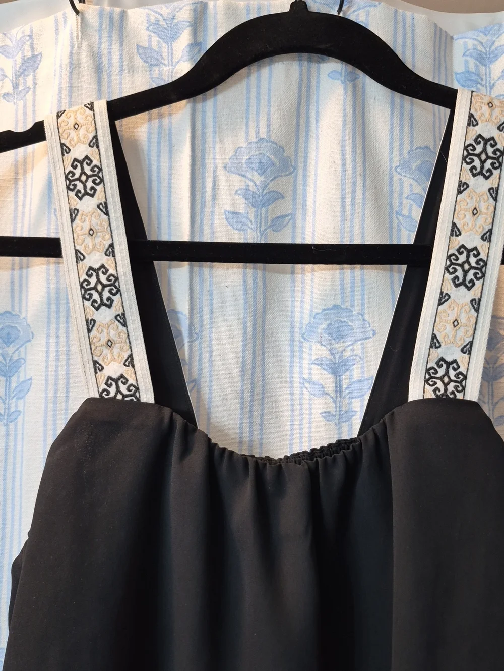 J Crew Navy Blue Ruffled Floral Embroidered strap Blouse Top Sz 0 XS